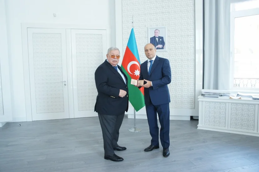 Anar Kərimov Azər Paşa Nemətova “Şərəf” ordenini təqdim edib