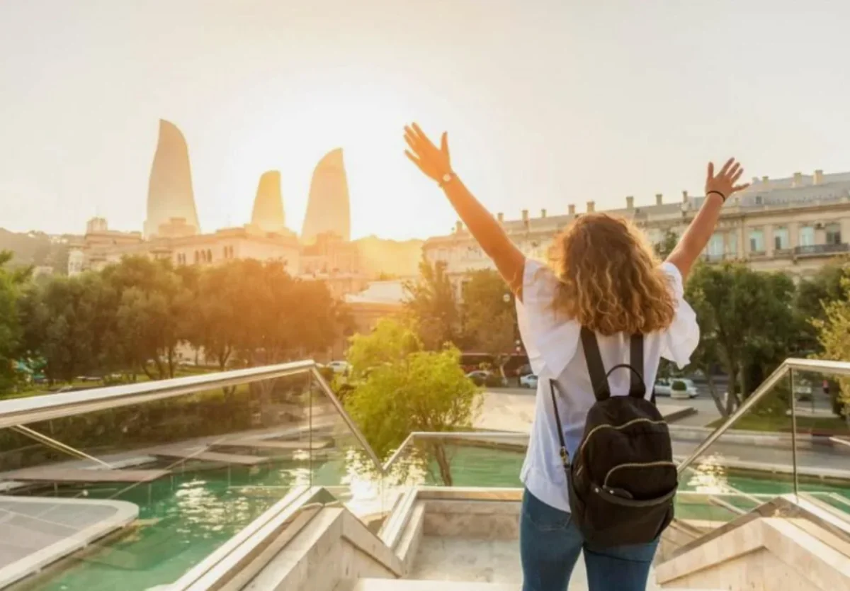 Турпоток в Азербайджан сократился почти на 2%