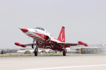 Türk ulduzları aviasiya qrupu Anadolu qartalı-2025də nümunəvi çıxışlar edib