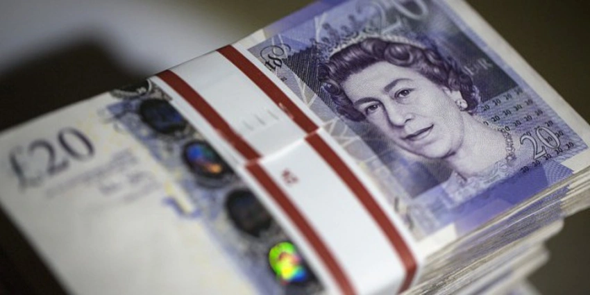 Böyük Britaniya aeroportlarında funt avrodan ucuz satılır