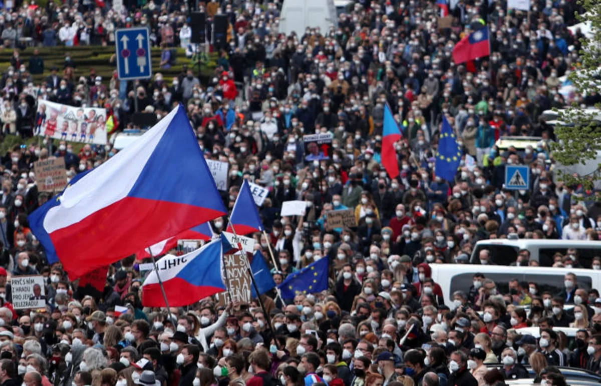 В Праге устроили антиправительственный митинг