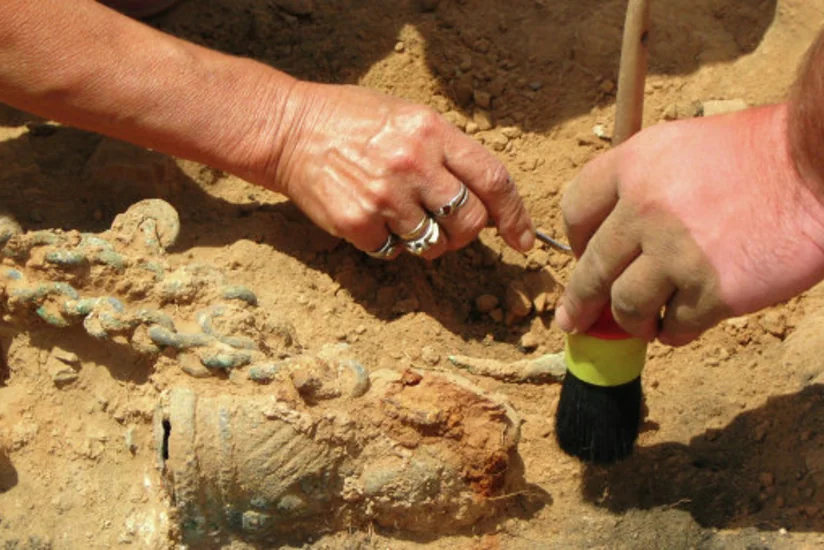 ​Çində 4 min il yaşı olan 300 artefakt aşkar edilib