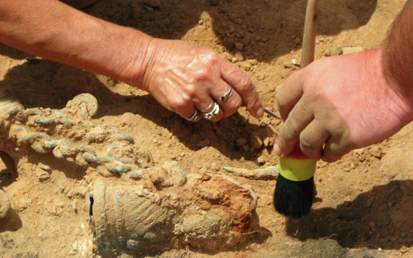 ​Çində 4 min il yaşı olan 300 artefakt aşkar edilib
