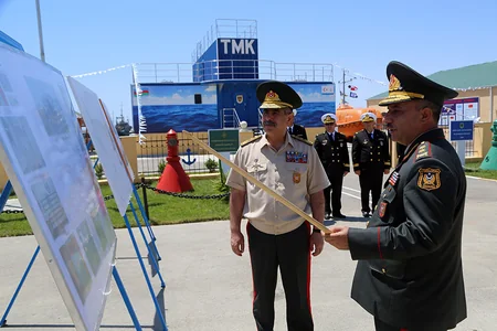 Министр обороны посетил Учебно-тренировочный комплекс на базе Военно-морских сил