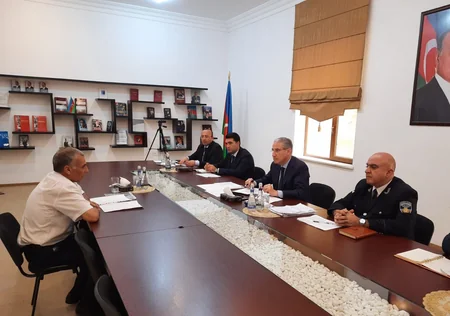 Muxtar Babayev vətəndaşların müraciətlərini dinləyib