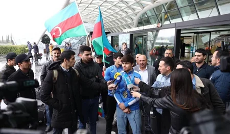 Avropa çempionatında uğur qazanan Azərbaycan cüdoçuları Vətənə qayıdıb - FOTO