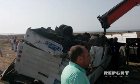 Bakıda sürücünün yatması nəticəsində avtobus qəzaya düşüb: 1 nəfər ölüb, 10-dan çox şəxs yaralanıb - FOTO - VİDEO - YENİLƏNİB-2