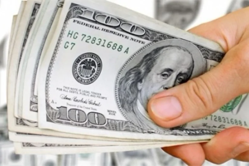 ​Bakı polisi küçədə dollar satanlara xəbərdarlıq edib