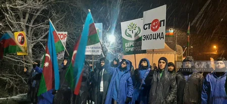 Несмотря на морозную погоду, экоакция на дороге Ханкенди-Лачын продолжается