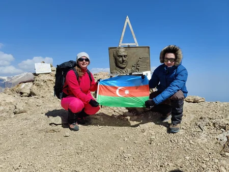 Группа сотрудников МИД совершила восхождение на Пик Гейдара