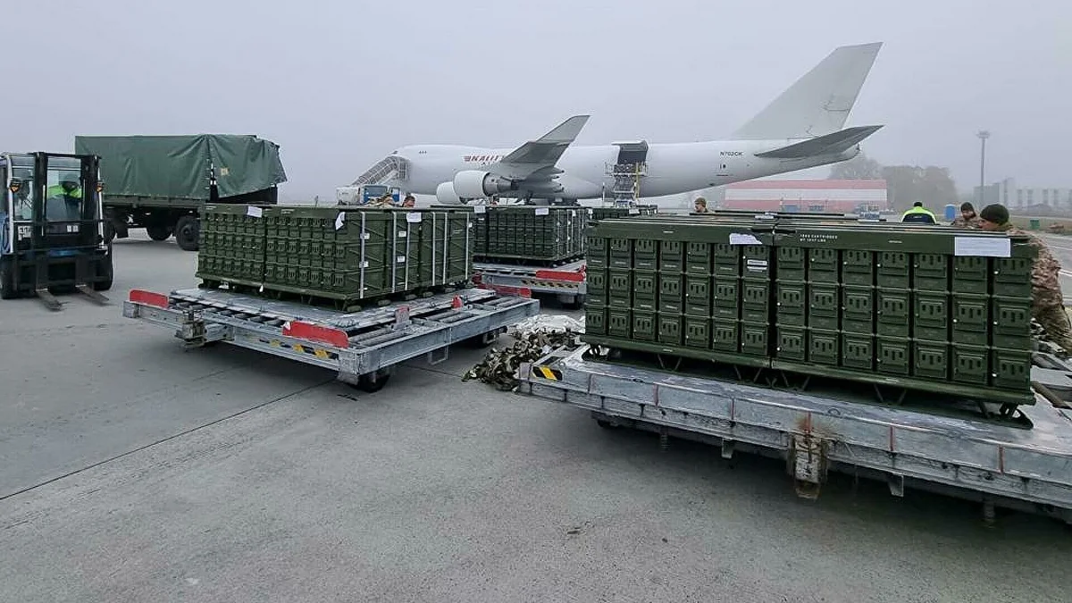 В Киев прибыли два самолета с военной помощью от США