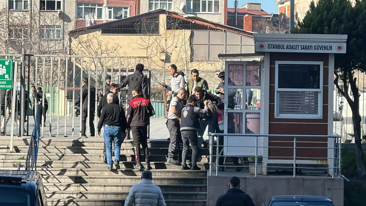 Эрдоган сообщил о гибели одного человека после теракта у стамбульского суда