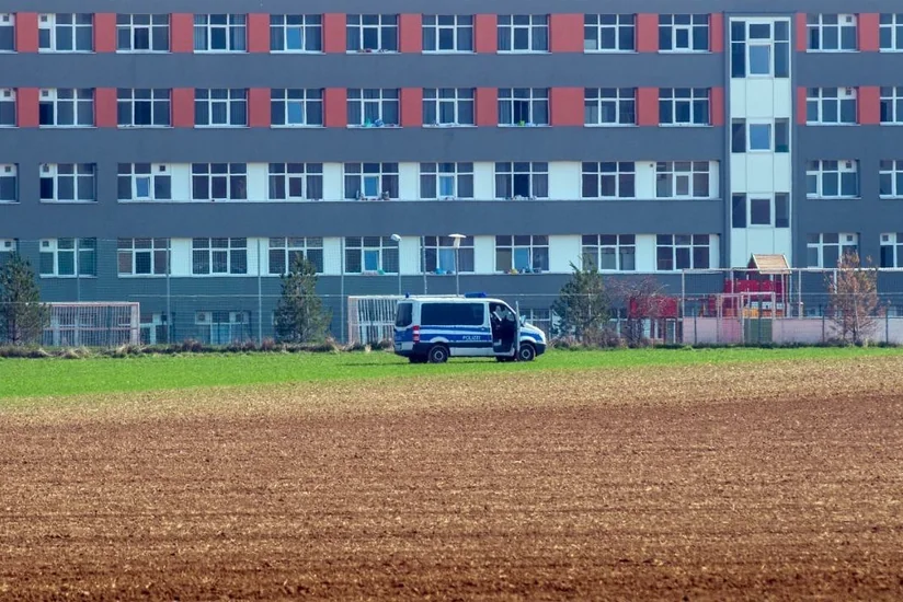 Asylum seekers flee camp in Germany - VIDEO