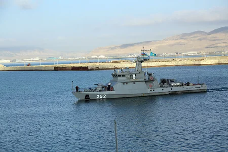 Artillery firings at a floating mine conducted within the Sea Cup 2017 contest - VIDEO