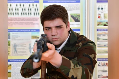 Jurnalistlər gənclərin çağırışaqədərki hazırlıq dərsini izləyib - FOTO