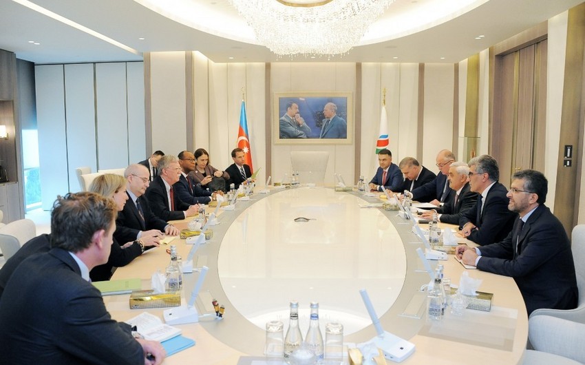SOCAR  rəhbərliyi və Con Bolton Azərbaycanın reallaşdırdığı enerji layihələrini müzakirə ediblər