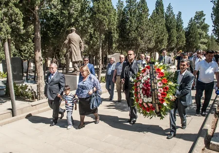 Görkəmli rejissor Zəfər Nemətov Fəxri Xiyabanda anılıb