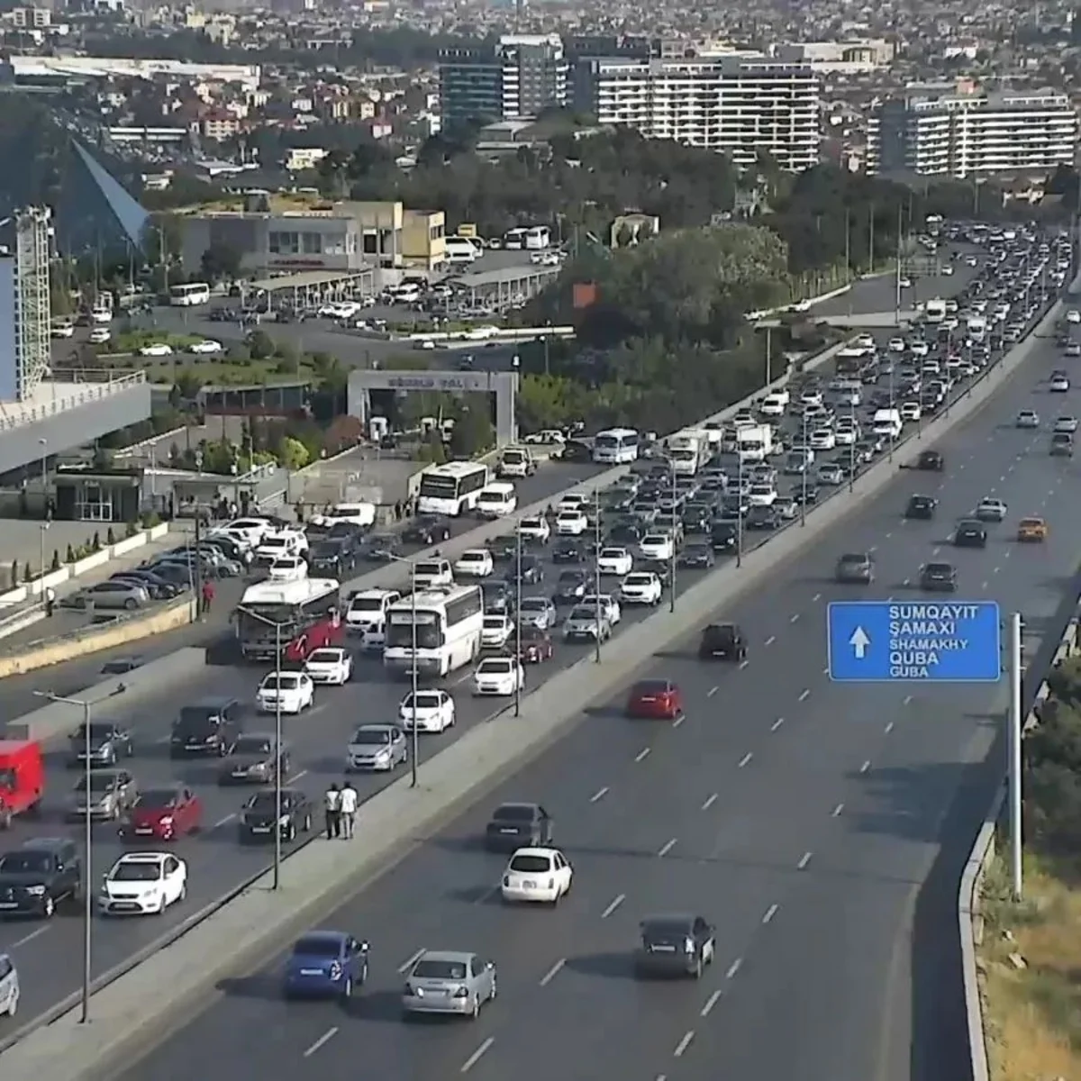 Bakının bəzi yollarında sıxlıq müşahidə edilir