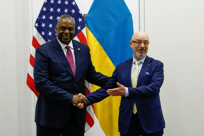 ABŞ müdafiə naziri ukraynalı həmkarı ilə hərbi yardımın çatdırılmasını müzakirə edib