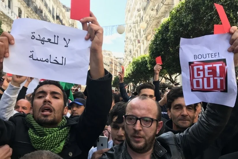 Сотни людей вышли на акции протеста в Алжире - ВИДЕО