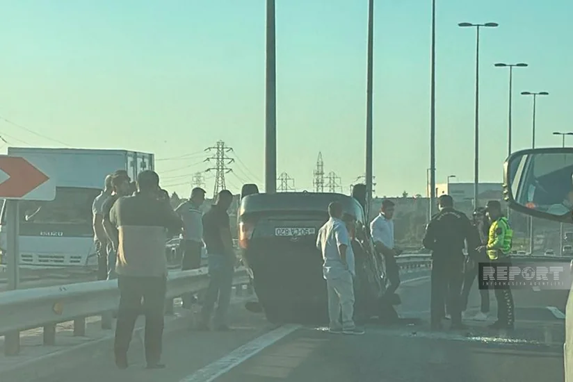 Bakıda avtoqəza baş verib, sıxlıq yaranıb