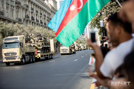 Bakının azadlığının 100 illiyi  - möhtəşəm paraddan FOTOREPORTAJ - VİDEO
