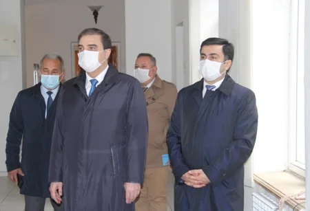 Niyazi Bayramov tibb müəssisələrində olub