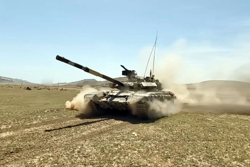 Tank units of Azerbaijani army hold intensive combat training sessions