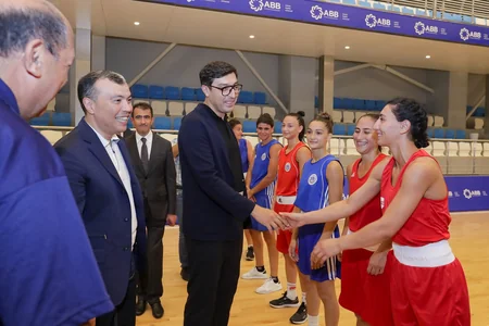 Sahil Babayev və Fərid Qayıbov boks millisinin məşqini izləyib