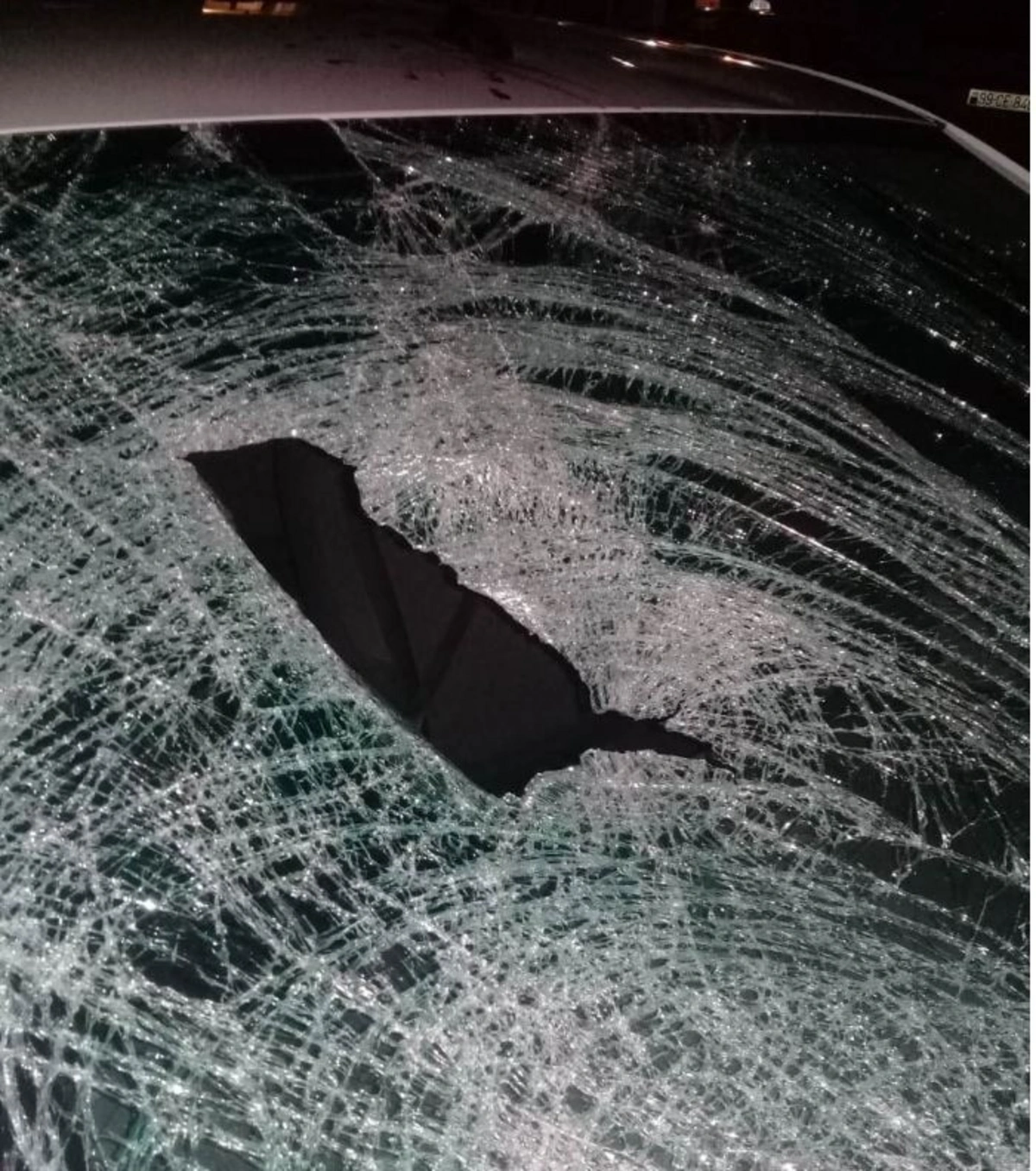 Şəmkirdə mikroavtobus aşıb, xəsarət alanlar var 