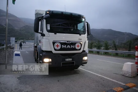 ICRC trucks pass through Lachin-Khankandi road 