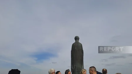 Budapeştdə göylərə yüksələn Azadlıq heykəli: Gellert təpəsində Cabbarlının “Sevil”inin izləri - REPORTAJ