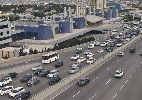 Bakının yollarında tıxac müşahidə edilir – SİYAHI