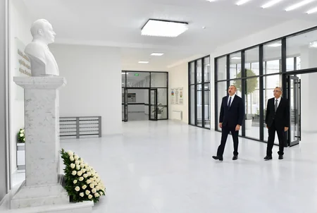 Prezident Bakıda yeni inşa edilən məktəb kompleksində yaradılan şəraitlə tanış olub