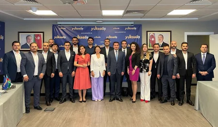 Hikmat Hajiyev meets winners of 2nd Yüksəliş competition