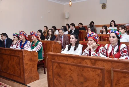 Vladimir Zelenski BSU-da Ukrayna Tədris-Mədəniyyət Mərkəzi ilə tanış olub