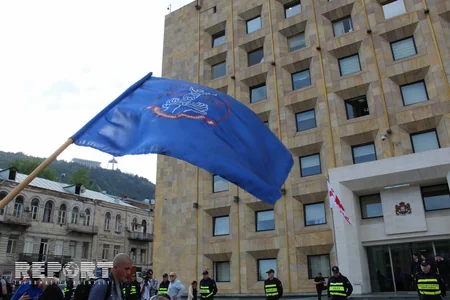 Gürcüstanda hökumət binası qarşısında etiraz aksiyası keçirilib