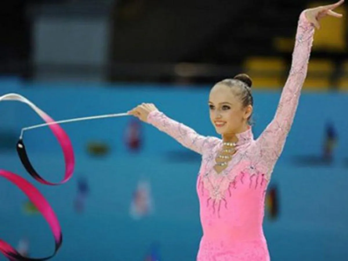 Azərbaycan gimnastı Fransada bir dəst medal qazanıb