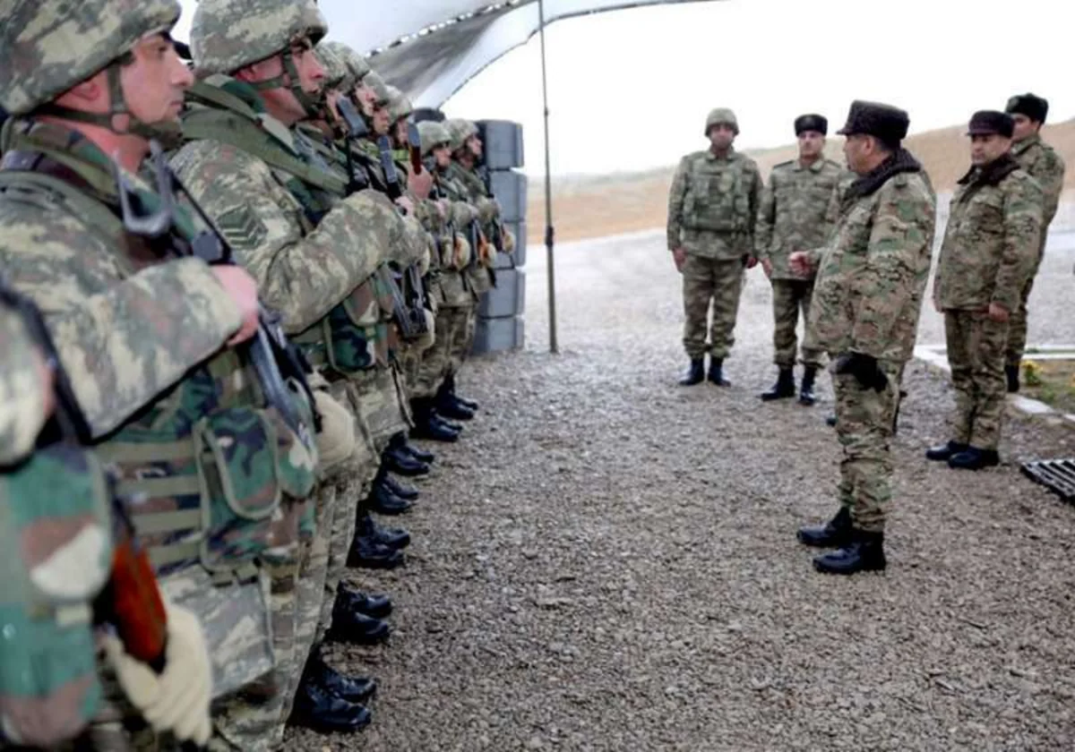 Müdafiə Nazirliyinin rəhbərliyi cəbhə bölgəsində səfərdədir - VİDEO