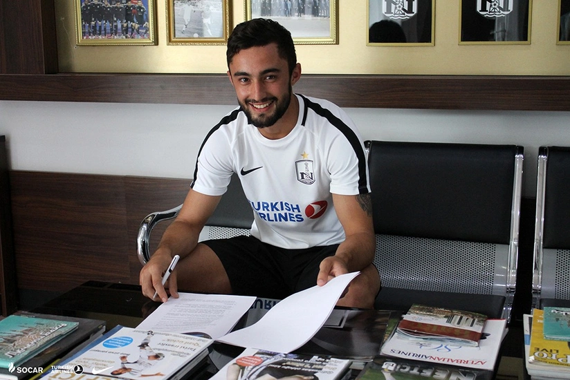 Neftçi hücumçusu ilə müqavilənin müddətini artırıb