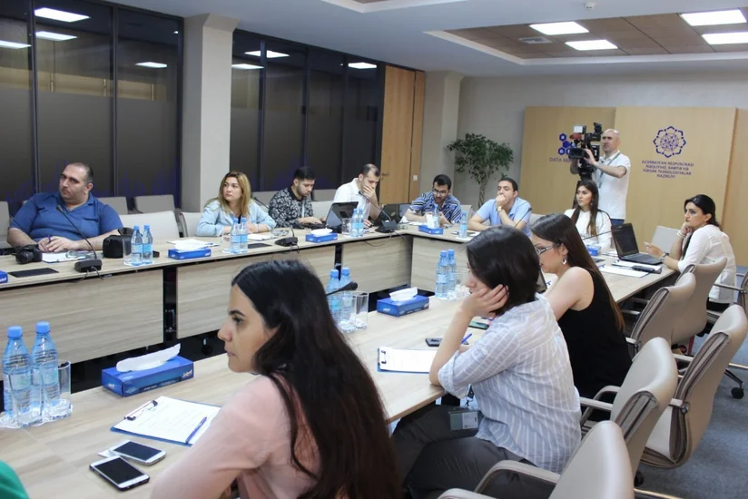 KİV nümayəndələri AzInTelecom”un Data Mərkəzi ilə tanış olub