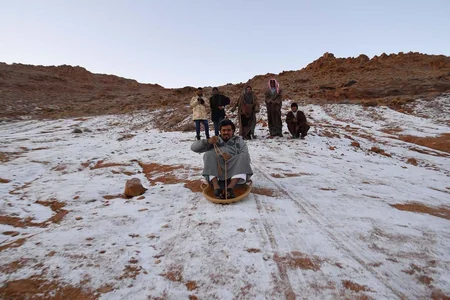 Snow falls in Saudi Arabia's north - PHOTO