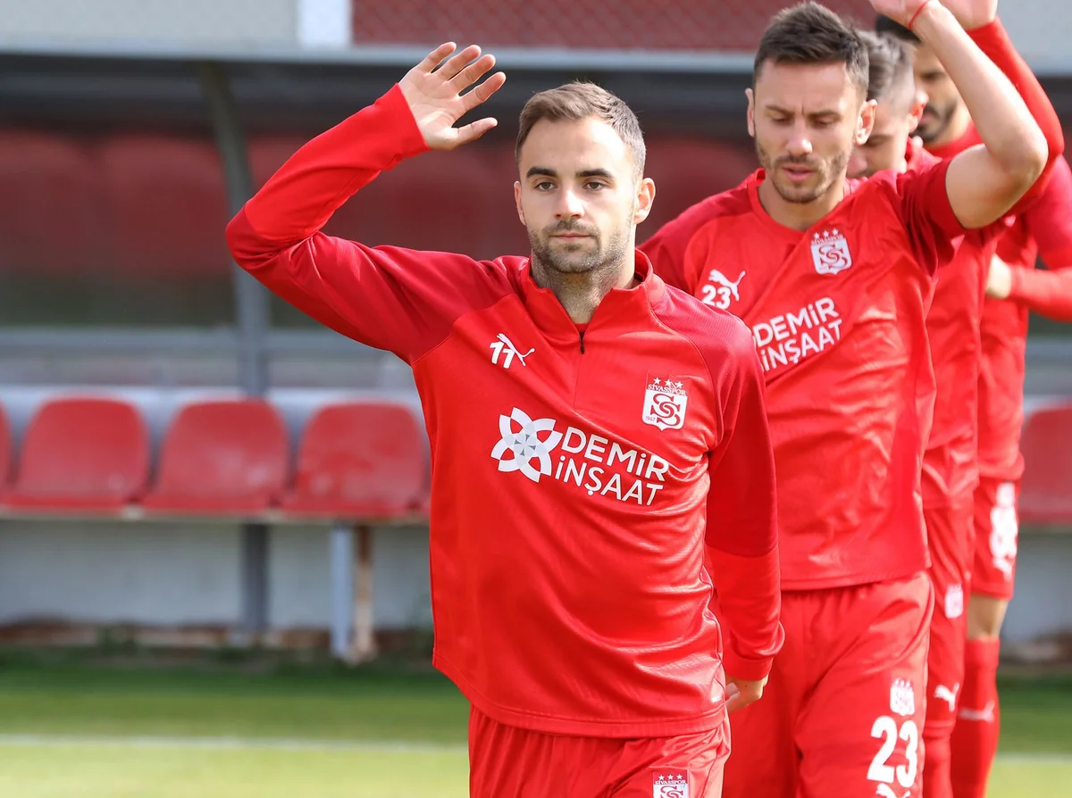 Sivassporun 4 futbolçusu Qarabağla oyunu buraxacaq