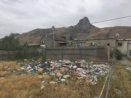 Siyəzəndə ətraf tullantılara görə bələdiyyə sədri və 4 sakin cərimələnib