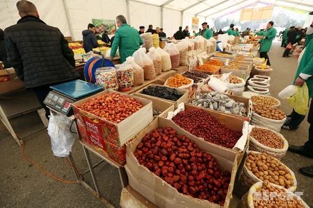 Eldar Əzizov Novruz yarmarkasında olub - FOTO