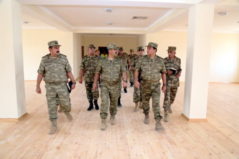 ​Azərbaycanın müdafiə naziri cəbhəboyu zonada yerləşən hərbi hissələrdə olub