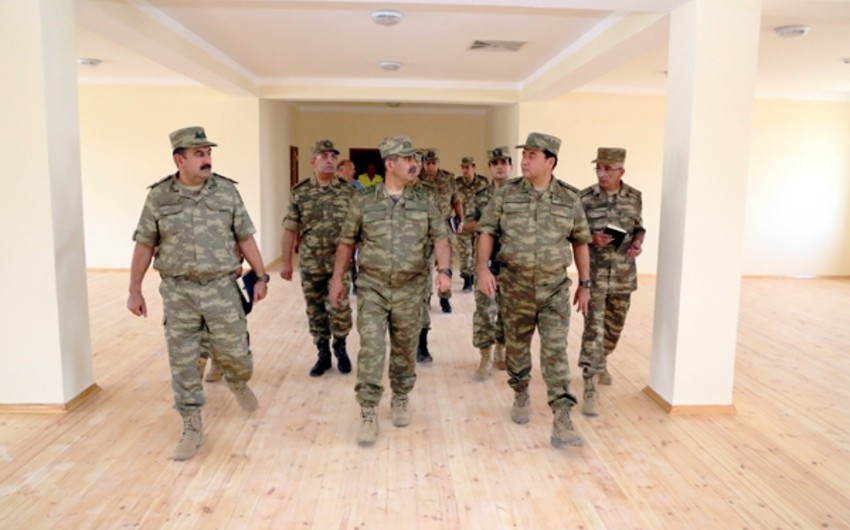 ​Azərbaycanın müdafiə naziri cəbhəboyu zonada yerləşən hərbi hissələrdə olub