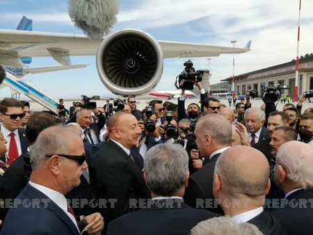 President Ilham Aliyev arrives in Turkiye