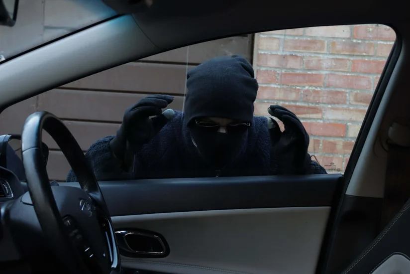 Yük avtomobillərinin akkumulyatorlarını oğurlamaqda şübhəli bilinən 2 nəfər saxlanılıb 