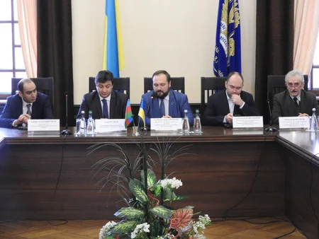 Azər Xudiyev Ukraynada universitetdə mühazirə oxuyub